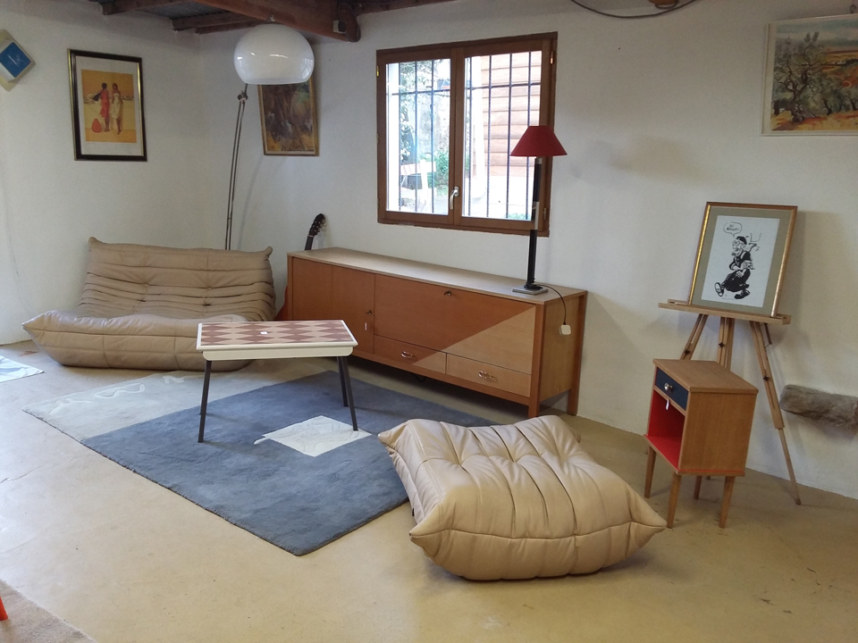 EMMAUS : Vue d'ensemble des meubles et objets mis à disposition à LA FABRIQUE pour l'automne 2017