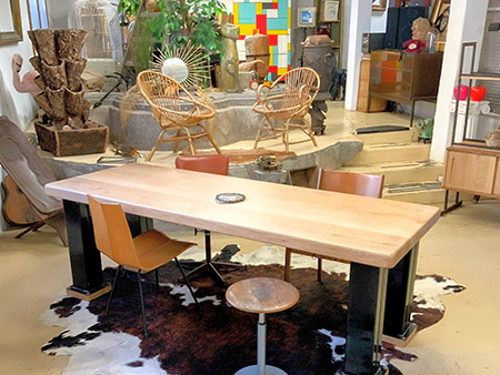 Emmaüs Var rénove, répare, assemble, du mobilier design et vintage dans l'atelier LA FABRIQUE